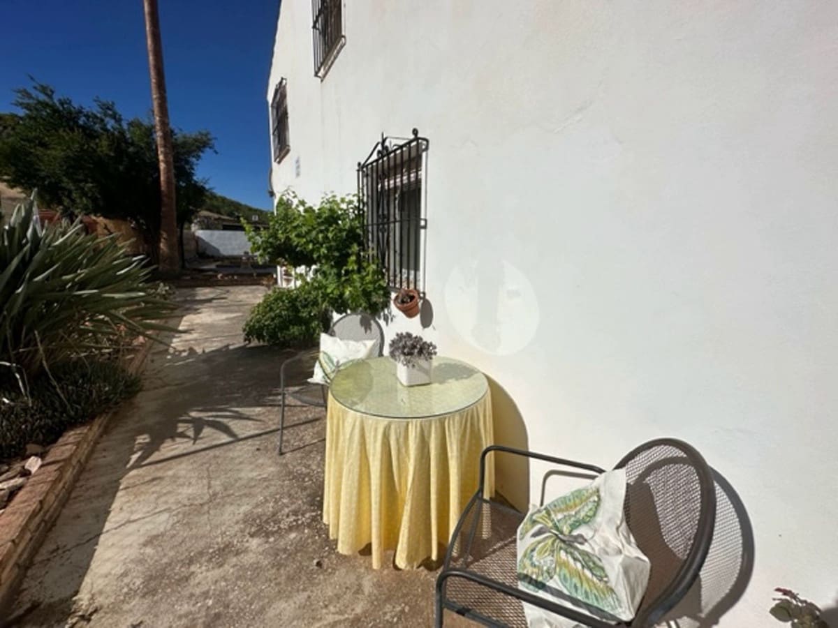 4 soveværelse Finca/Landehus til salg i Antequera med swimmingpool garage - € 215.000 (Ref: 7694544)