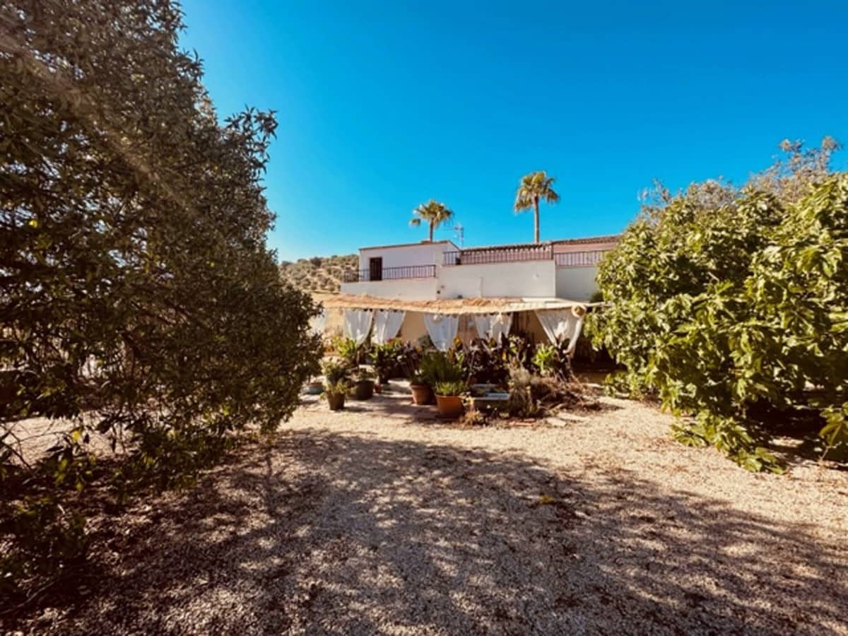 4 soveværelse Finca/Landehus til salg i Antequera med swimmingpool garage - € 215.000 (Ref: 7694544)