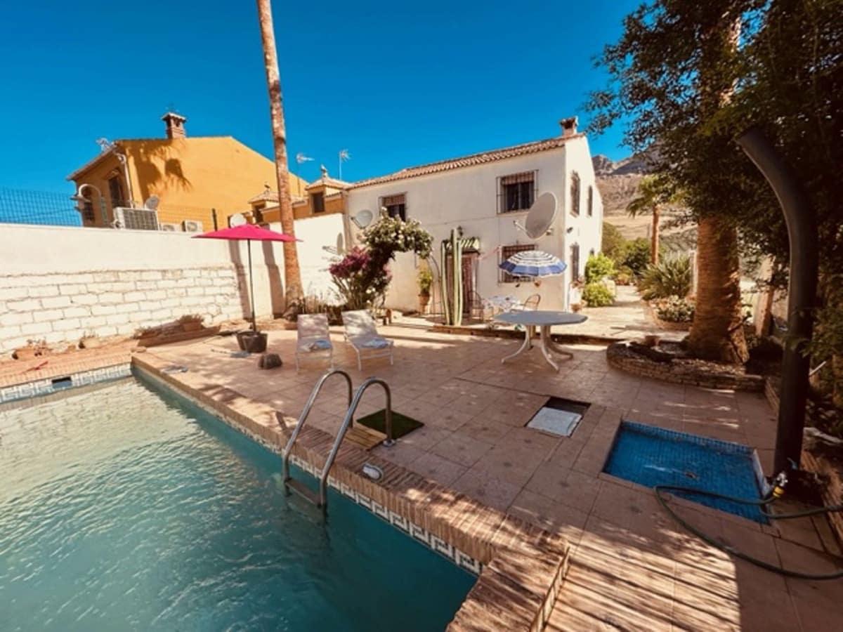 4 soveværelse Hotel til salg i Antequera med swimmingpool garage - € 215.000 (Ref: 7697484)