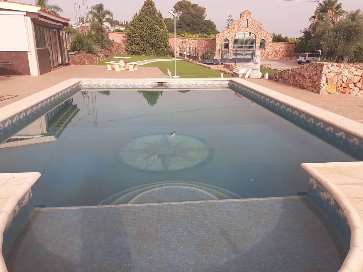 Chalet de 6 habitaciones en Alhaurín el Grande en venta con piscina garaje - 595.000 € (Ref: 7758784)