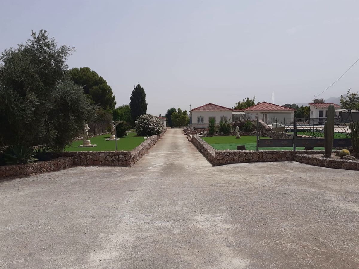 Chalet de 6 habitaciones en Alhaurín el Grande en venta con piscina garaje - 595.000 € (Ref: 7758784)