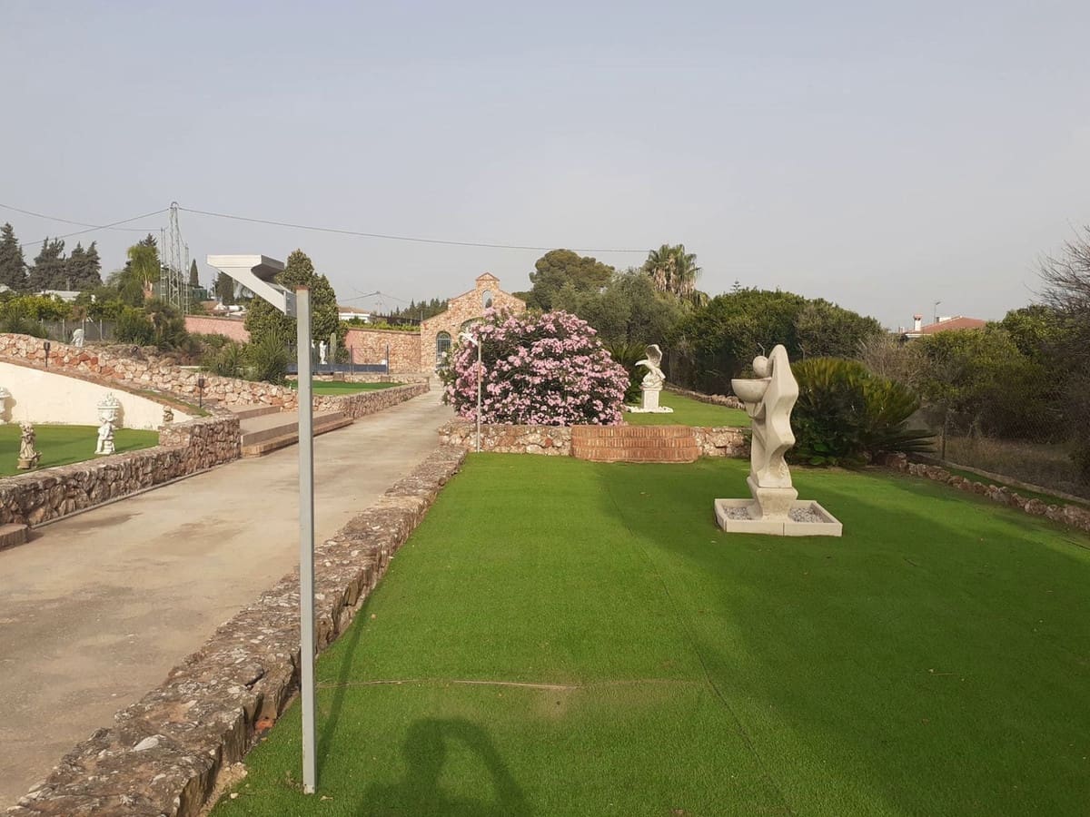 Chalet de 6 habitaciones en Alhaurín el Grande en venta con piscina garaje - 595.000 € (Ref: 7758784)