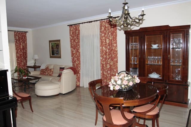 6 bedroom Villa for sale in Antequera with pool garage - € 525,000 (Ref: 7963493)