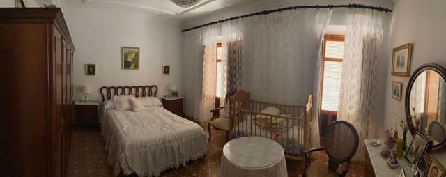 9 soveværelse Byhus til salg i Bobadilla, Antequera med garage - € 140.000 (Ref: 7993729)