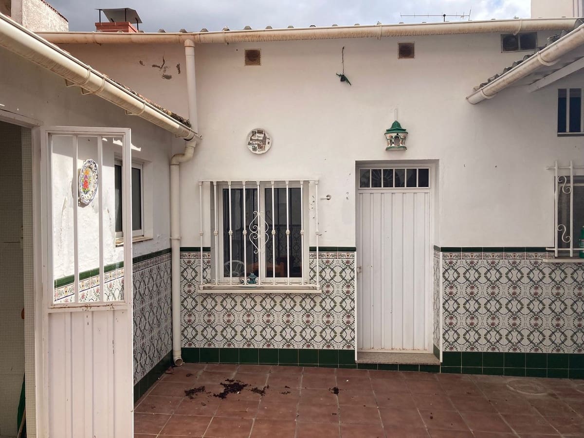 9 soveværelse Byhus til salg i Bobadilla med garage - € 140.000 (Ref: 7993729)