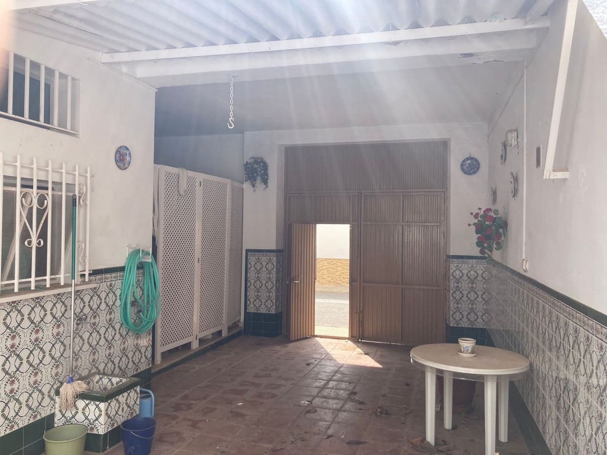 9 soveværelse Byhus til salg i Bobadilla med garage - € 140.000 (Ref: 7993729)