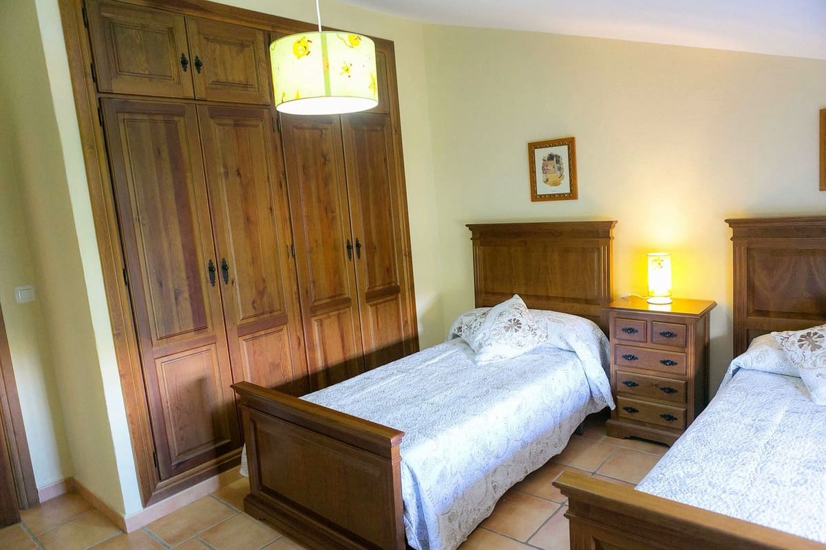 5 sypialnia Komercyjne na sprzedaż w Antequera z basenem garażem - 483 000 € (Ref: 8055819)