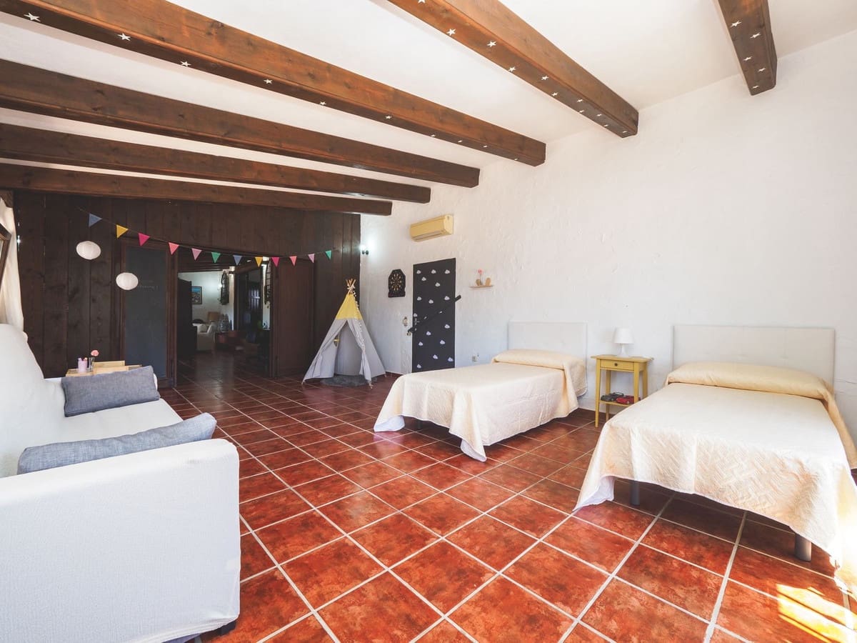 5 quarto Comercial para venda em Alora com piscina garagem - 1 200 000 € (Ref: 8067075)