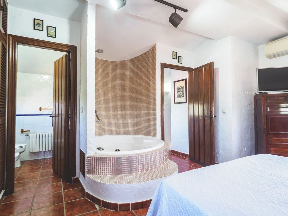 5 quarto Comercial para venda em Alora com piscina garagem - 1 200 000 € (Ref: 8067075)