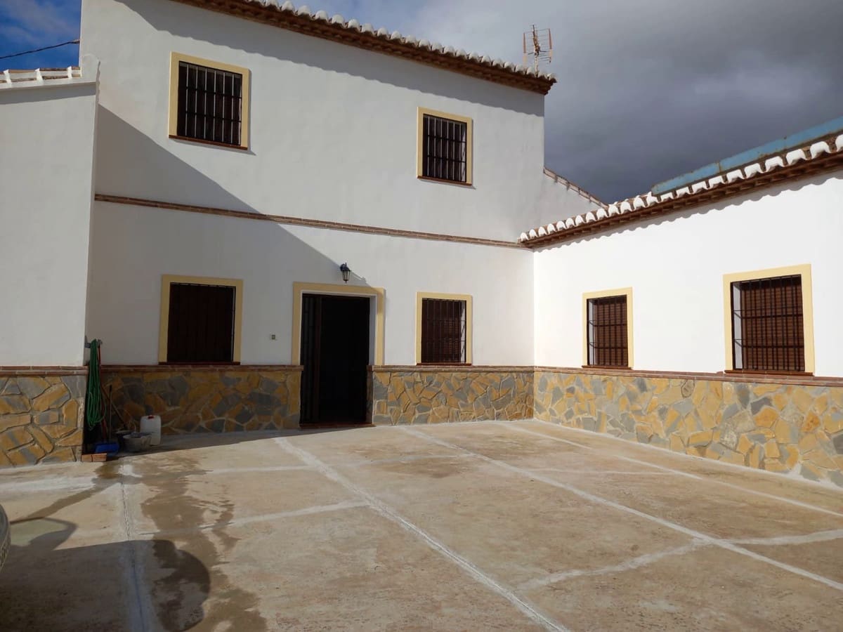 7 bedroom Finca/Country House for sale in Villanueva de la Concepcion with garage - € 650,000 (Ref: 8083081)