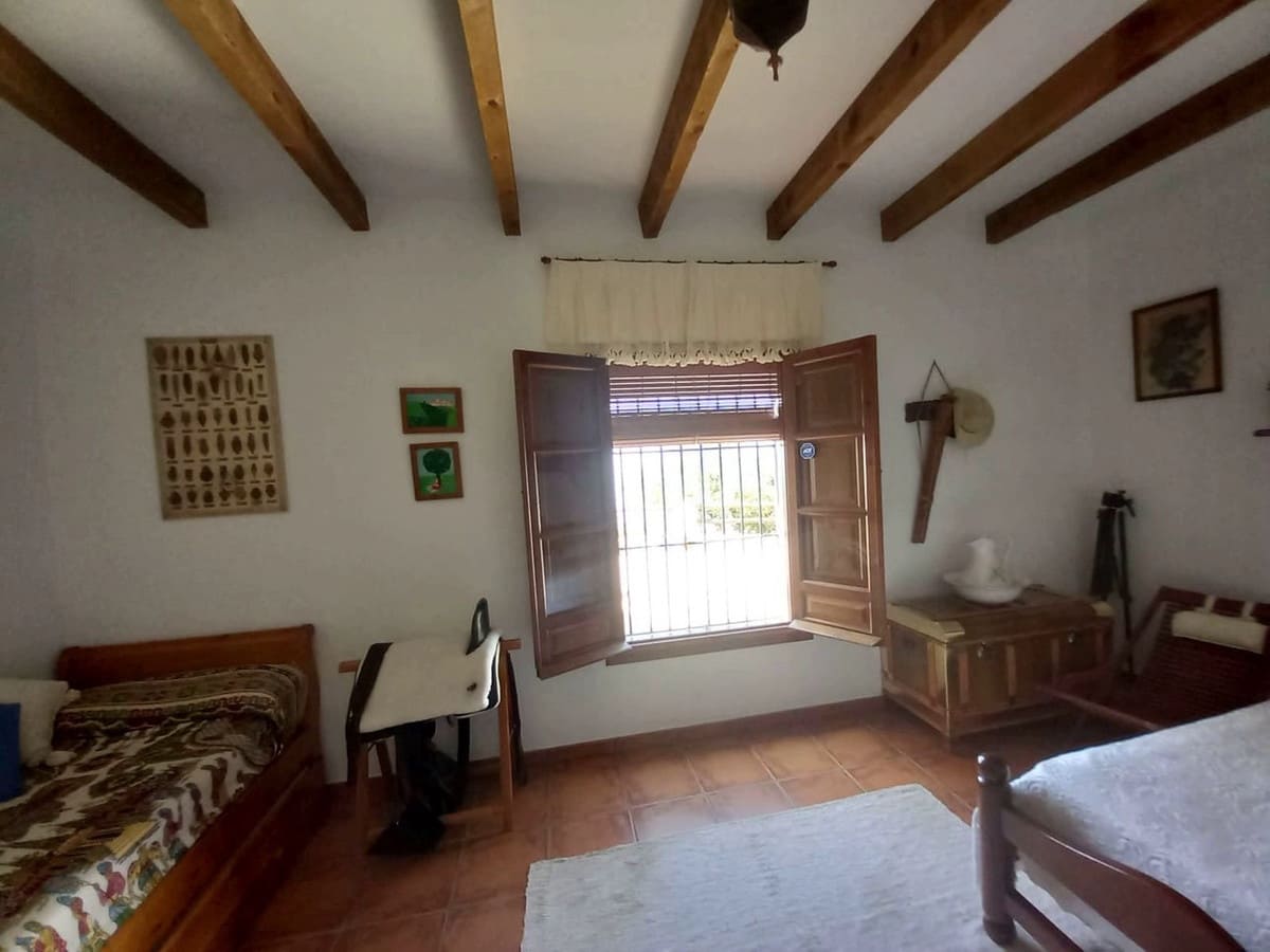 3 soveværelse Finca/Landehus til salg i Velez-Malaga med swimmingpool garage - € 500.000 (Ref: 8083086)