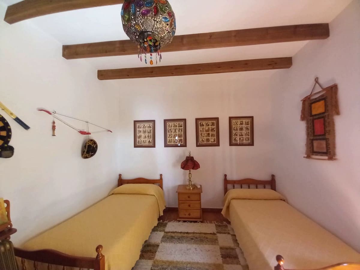3 soveværelse Finca/Landehus til salg i Velez-Malaga med swimmingpool garage - € 500.000 (Ref: 8083086)