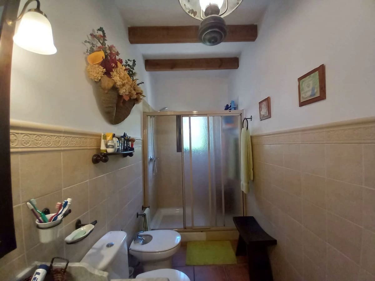 3 soveværelse Finca/Landehus til salg i Velez-Malaga med swimmingpool garage - € 500.000 (Ref: 8083086)