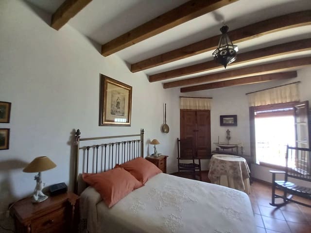 3 soveværelse Finca/Landehus til salg i Vélez-Málaga med swimmingpool garage - € 500.000 (Ref: 8083086)
