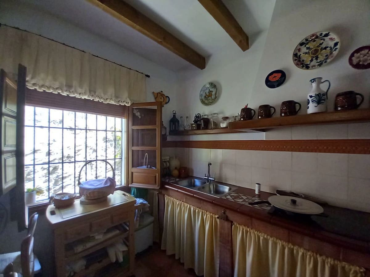 3 soveværelse Finca/Landehus til salg i Velez-Malaga med swimmingpool garage - € 500.000 (Ref: 8083086)
