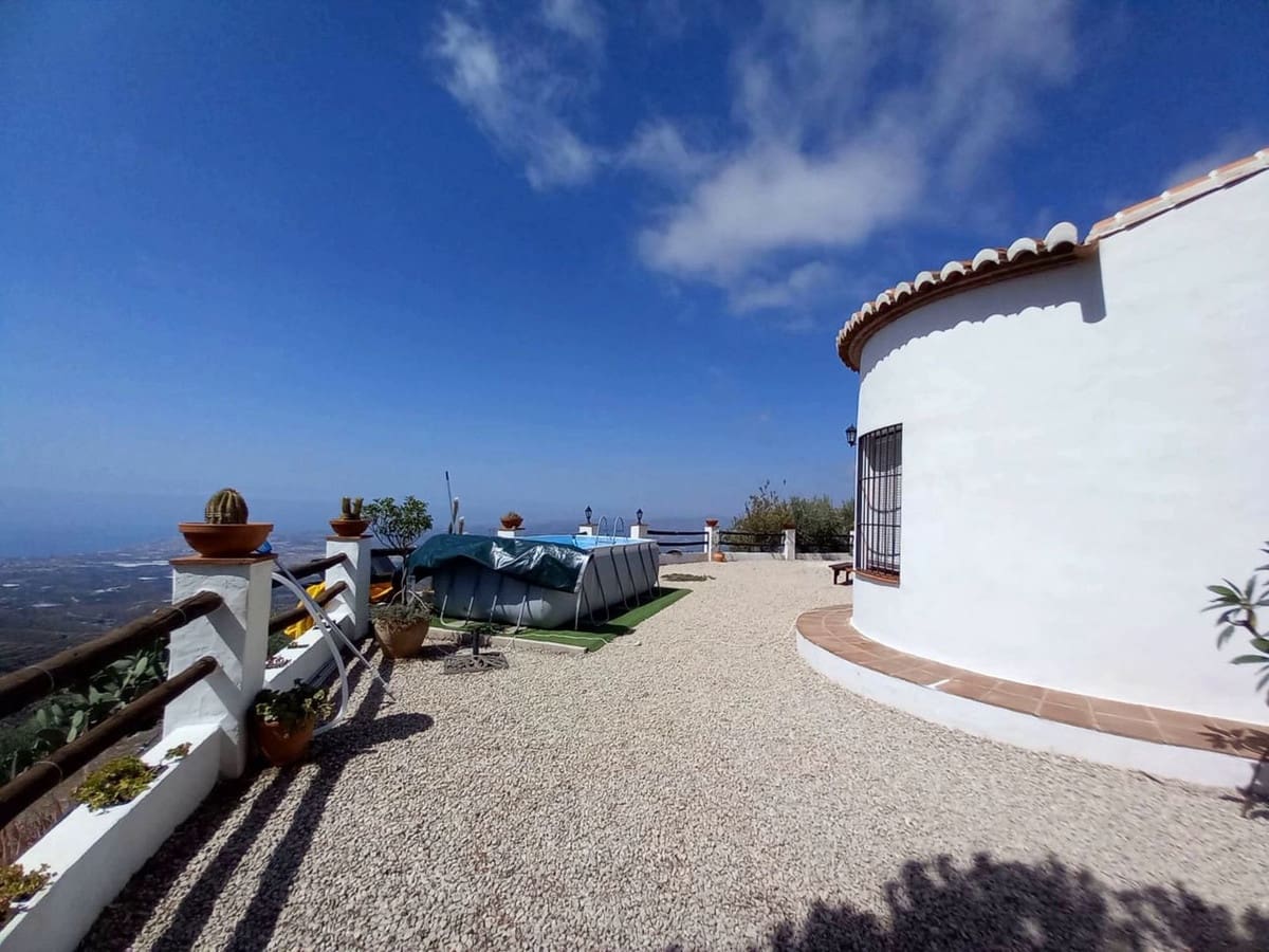 3 soveværelse Finca/Landehus til salg i Velez-Malaga med swimmingpool garage - € 500.000 (Ref: 8083086)
