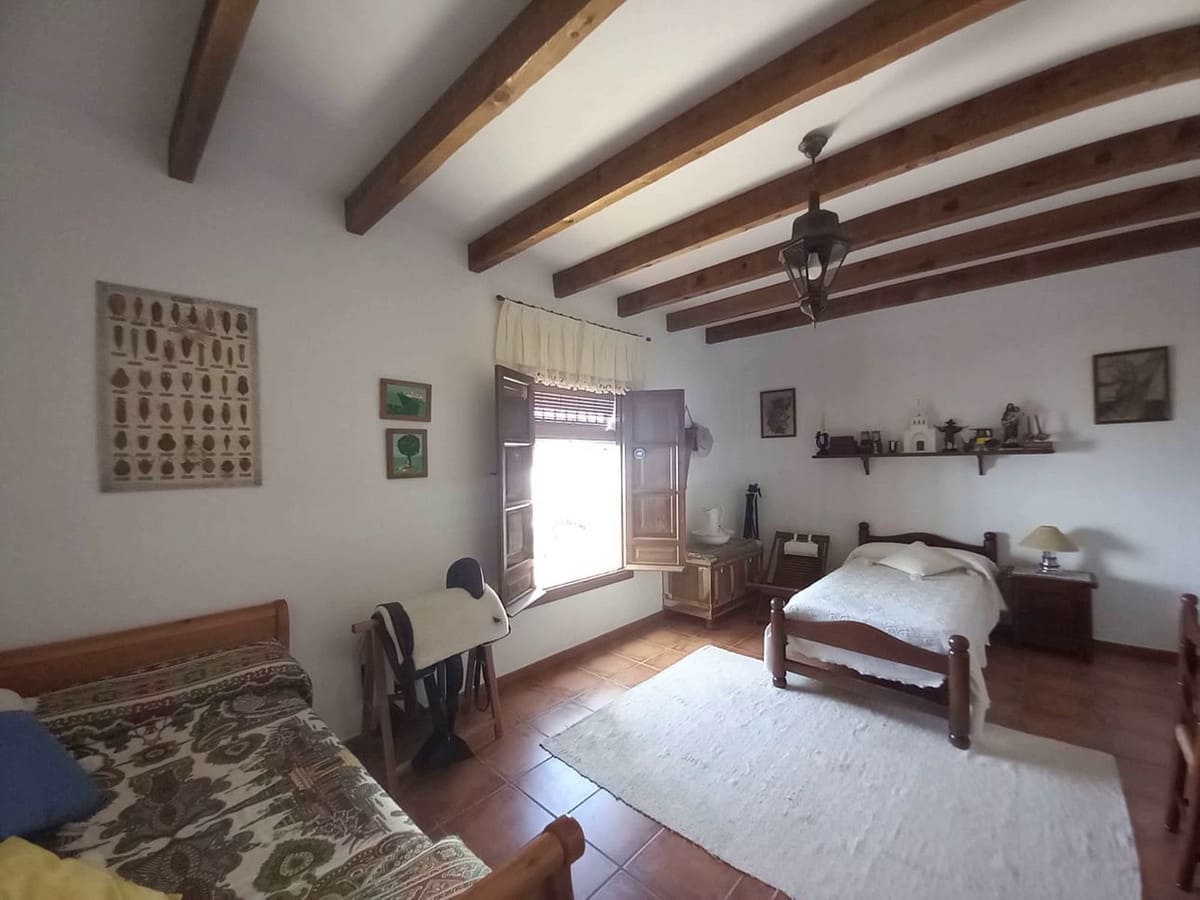 3 soveværelse Finca/Landehus til salg i Velez-Malaga med swimmingpool garage - € 500.000 (Ref: 8083086)