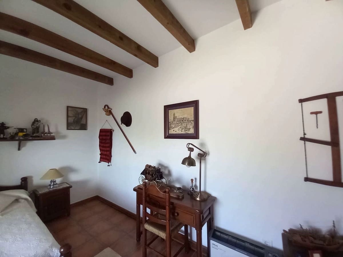 3 soveværelse Finca/Landehus til salg i Velez-Malaga med swimmingpool garage - € 500.000 (Ref: 8083086)