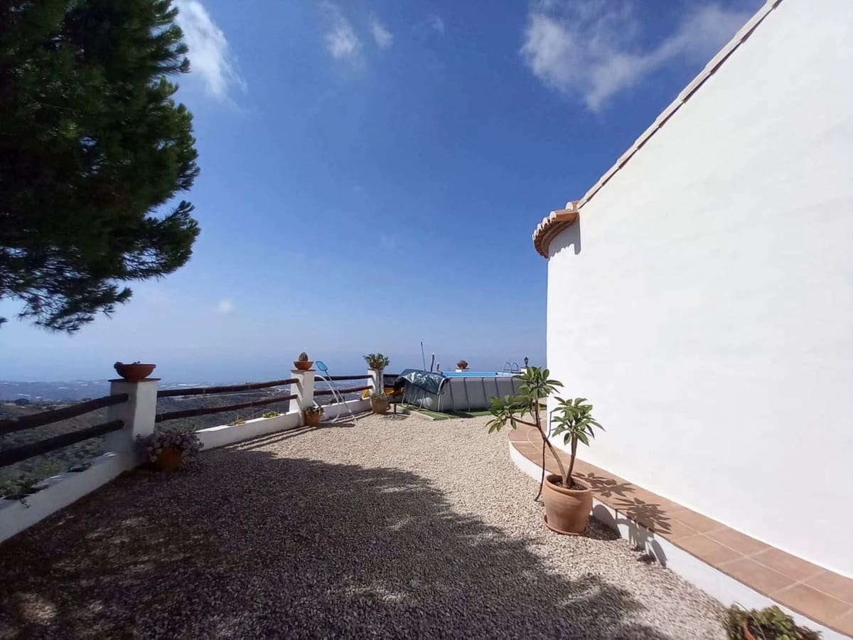 3 soveværelse Finca/Landehus til salg i Velez-Malaga med swimmingpool garage - € 500.000 (Ref: 8083086)