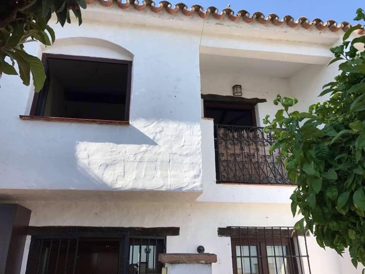 Casa de 2 habitaciones en La Atalaya en venta con piscina garaje - 245.000 € (Ref: 8210588)