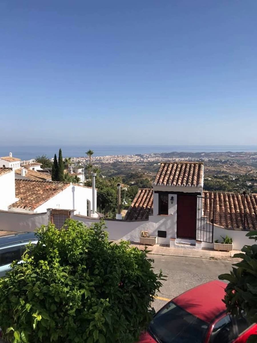 Casa de 2 habitaciones en La Atalaya en venta con piscina garaje - 245.000 € (Ref: 8210588)