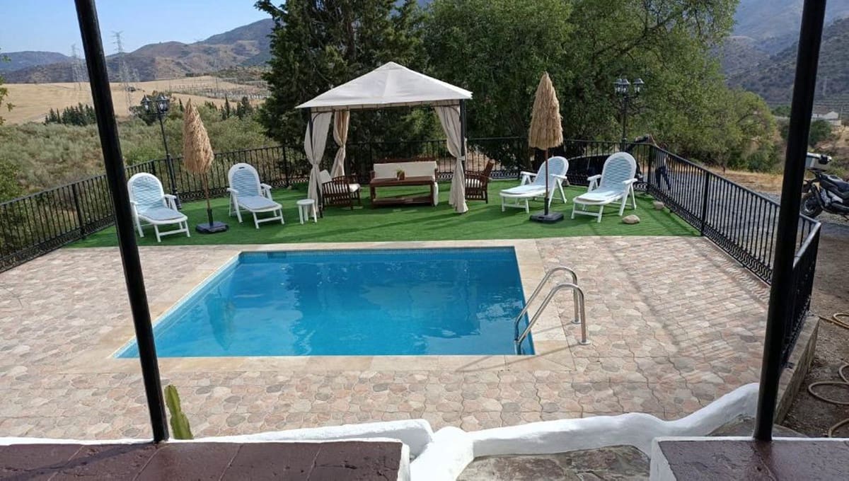 2 soveværelse Finca/Landehus til salg i El Chorro med swimmingpool garage - € 449.000 (Ref: 8329316)