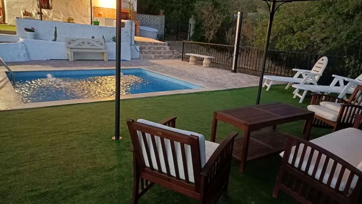 2 soverom Finca/Herregård til salgs i El Chorro med svømmebasseng garasje - € 449 000 (Ref: 8329316)