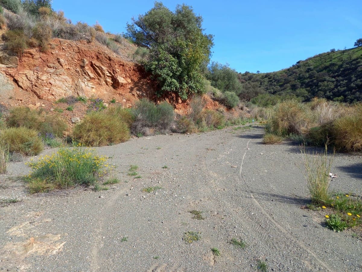 Commercieel te koop in Puerto de la Torre met garage - € 48.000 (Ref: 8479706)