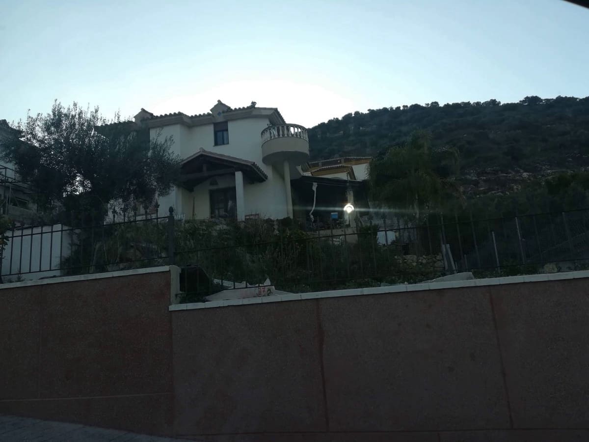 4 soverom Villa til salgs i Coin med svømmebasseng garasje - € 475 000 (Ref: 8583219)