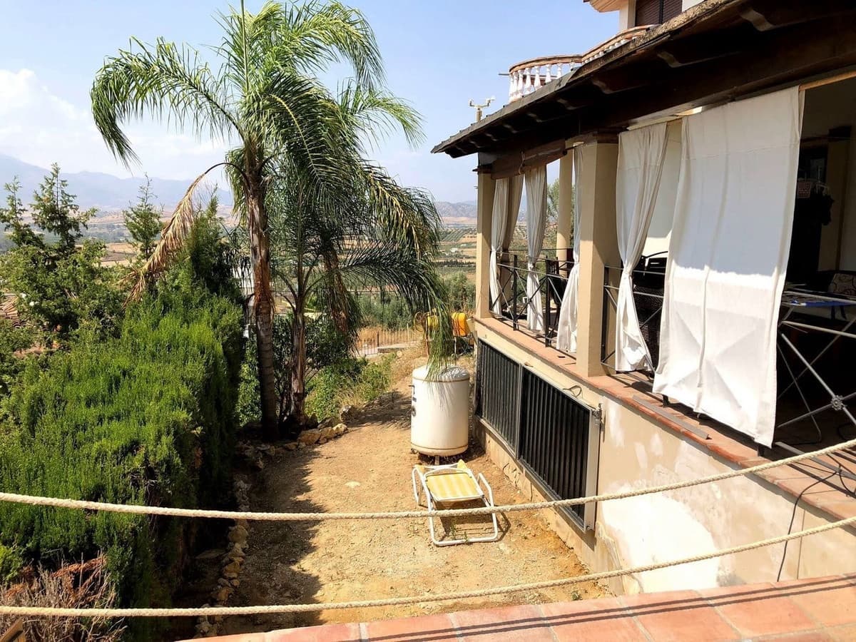 4 bedroom Villa for sale in Coin with pool garage - € 475,000 (Ref: 8583219)