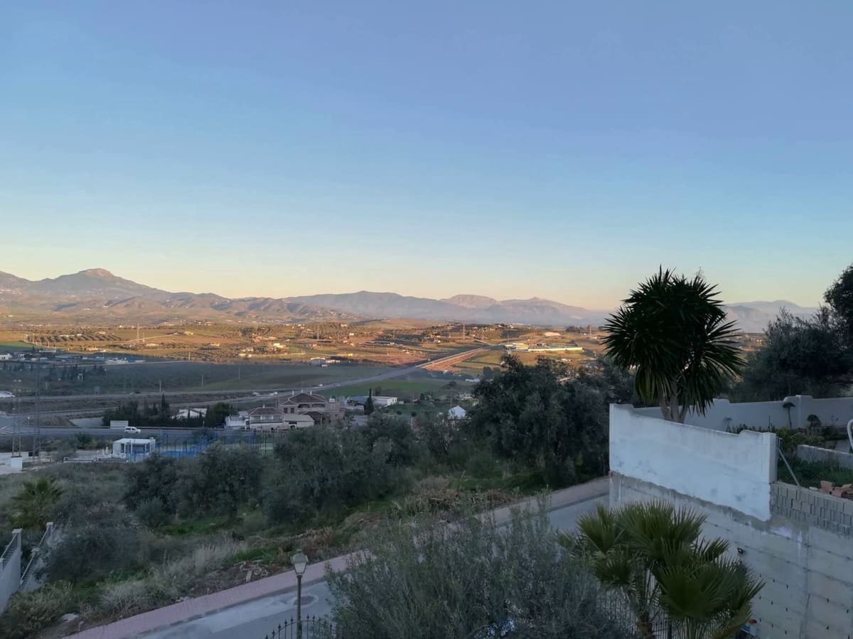 4 bedroom Villa for sale in Coin with pool garage - € 475,000 (Ref: 8583219)