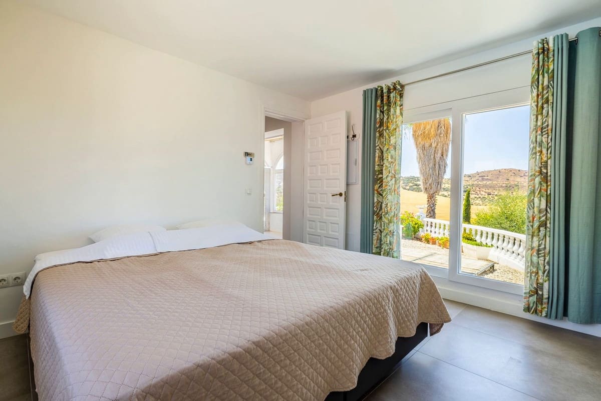 3 soverom Finca/Herregård til salgs i Villanueva de la Concepcion med svømmebasseng garasje - € 495 000 (Ref: 8598574)