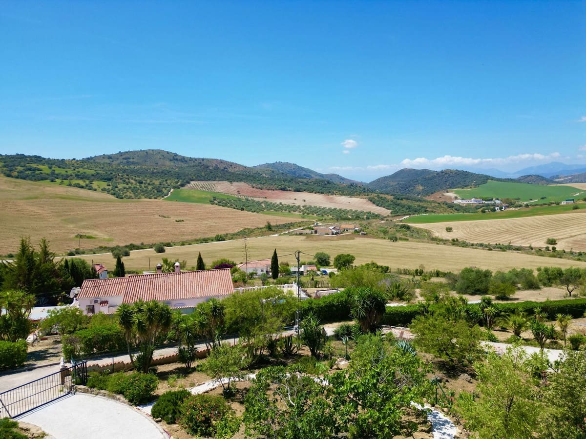 3 soverom Finca/Herregård til salgs i Villanueva de la Concepcion med svømmebasseng garasje - € 495 000 (Ref: 8598574)