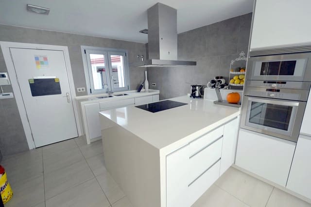 5 bedroom Villa for sale in Mijas with pool garage - € 895,000 (Ref: 8607589)