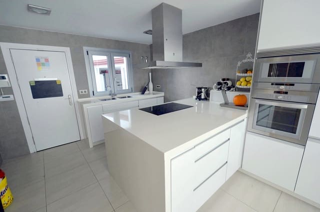 5 soverom Villa til salgs i Mijas med svømmebasseng garasje - € 895 000 (Ref: 8607589)