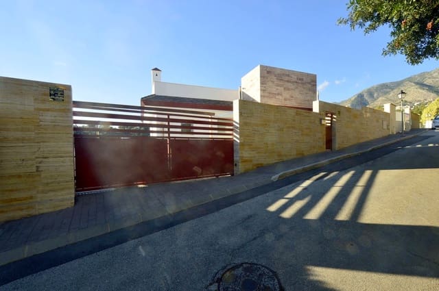 5 soverom Villa til salgs i Mijas med svømmebasseng garasje - € 895 000 (Ref: 8607589)