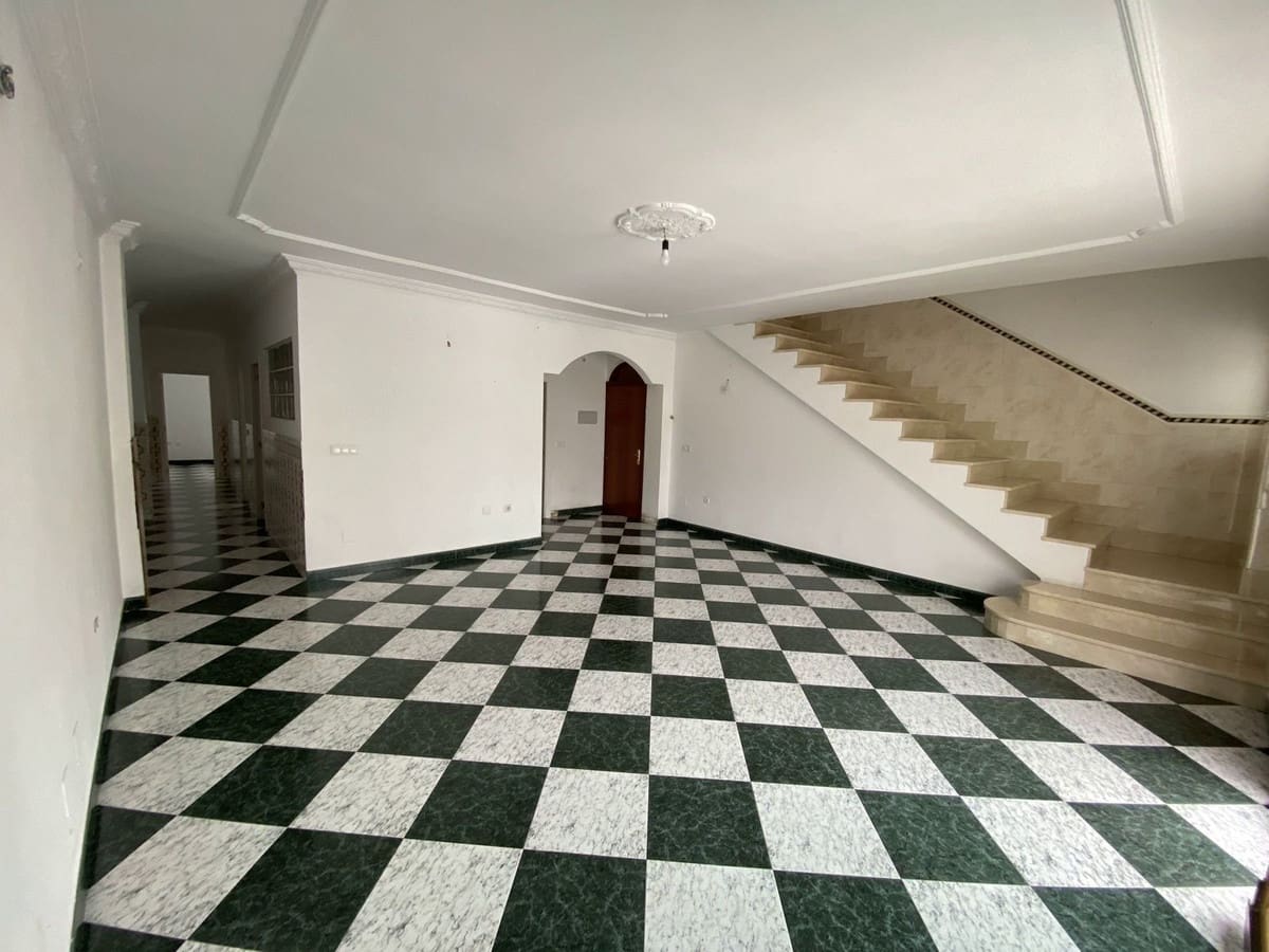 5 bedroom Townhouse for sale in Alhaurin el Grande with garage - € 425,000 (Ref: 8620609)