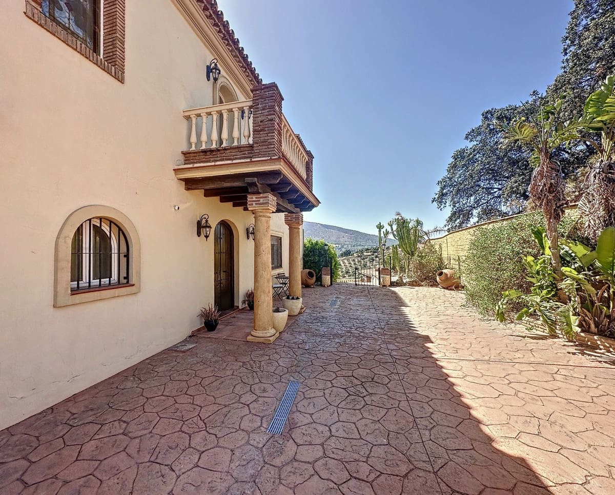 5 sovrum Finca/Hus på landet till salu i Alhaurin el Grande med pool garage - 699 000 € (Ref: 8639971)