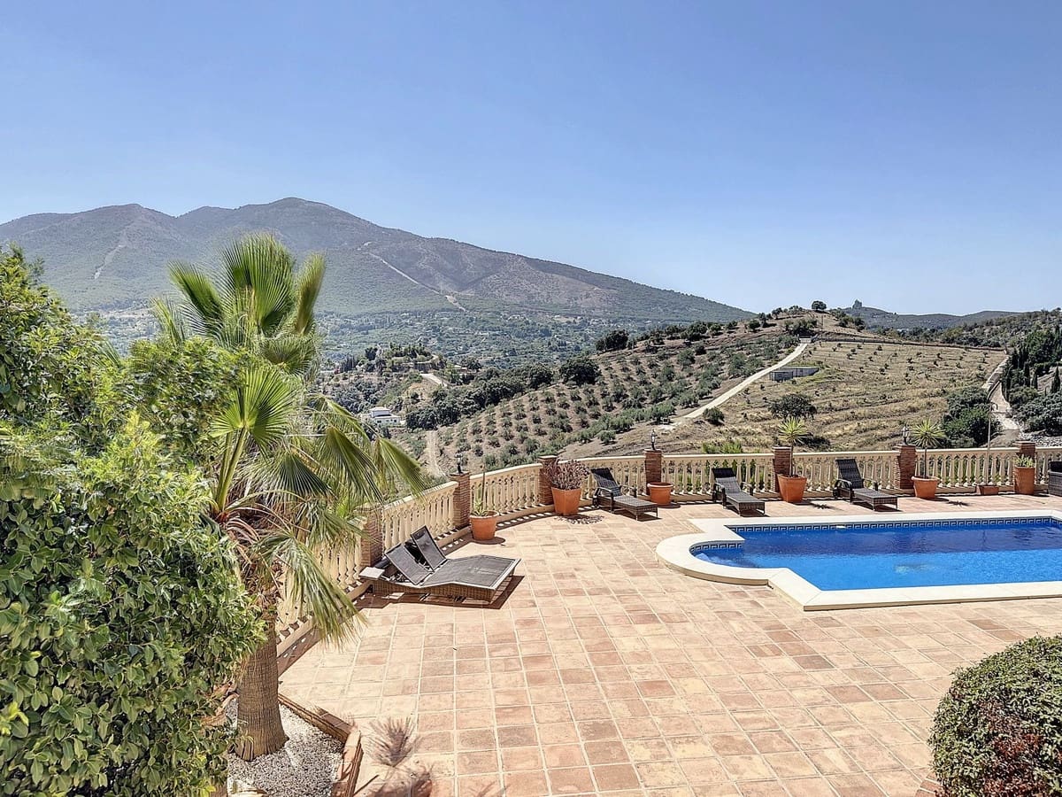 5 sovrum Finca/Hus på landet till salu i Alhaurin el Grande med pool garage - 699 000 € (Ref: 8639971)