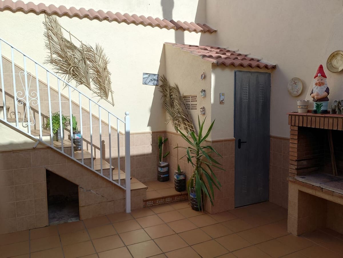 2 bedroom Villa for sale in Archidona with garage - € 189,000 (Ref: 8690622)