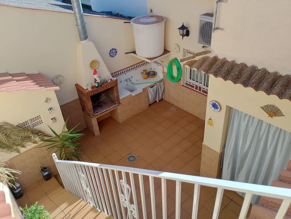 2 bedroom Villa for sale in Archidona with garage - € 189,000 (Ref: 8690622)