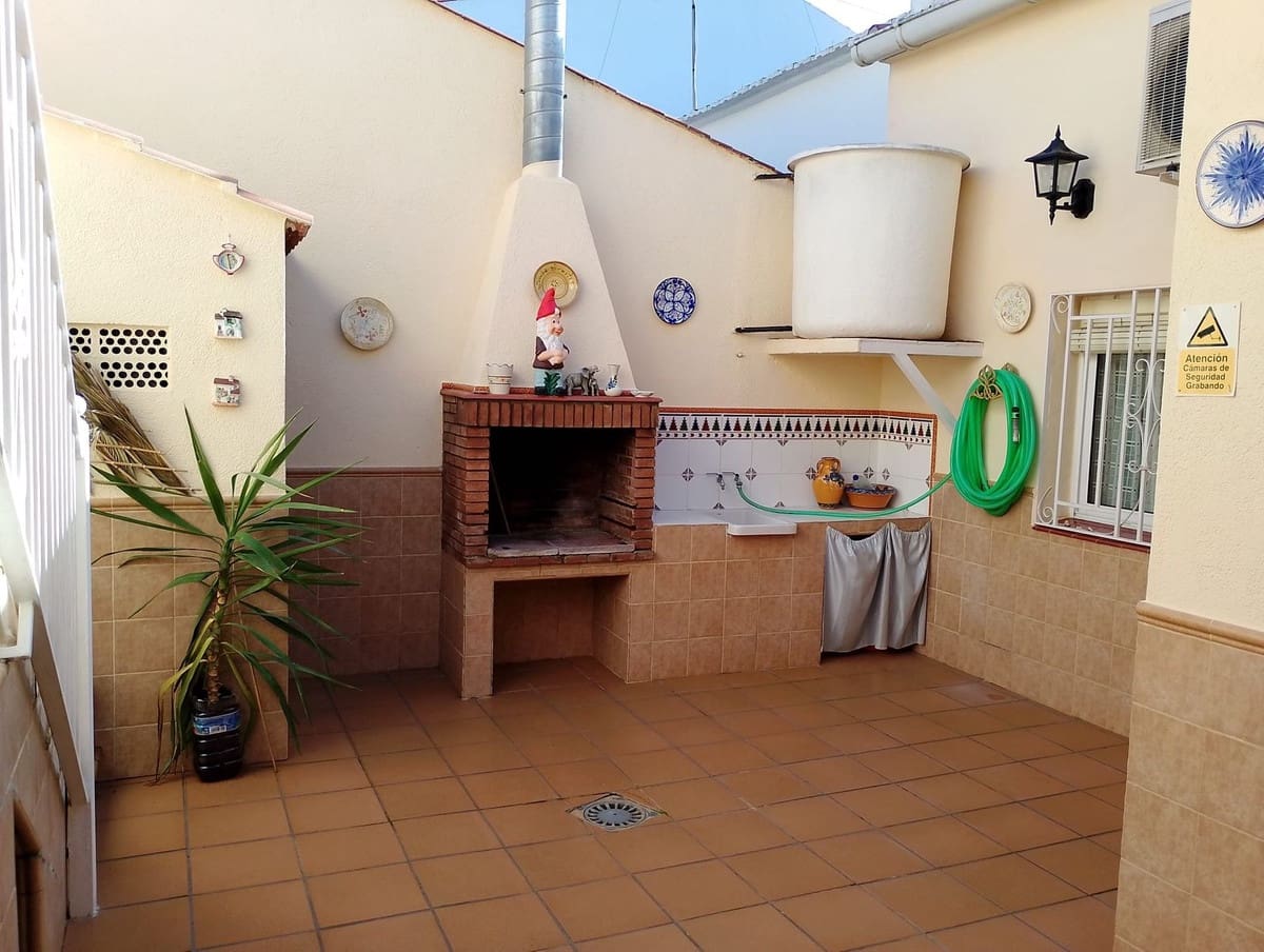 2 bedroom Villa for sale in Archidona with garage - € 189,000 (Ref: 8690622)