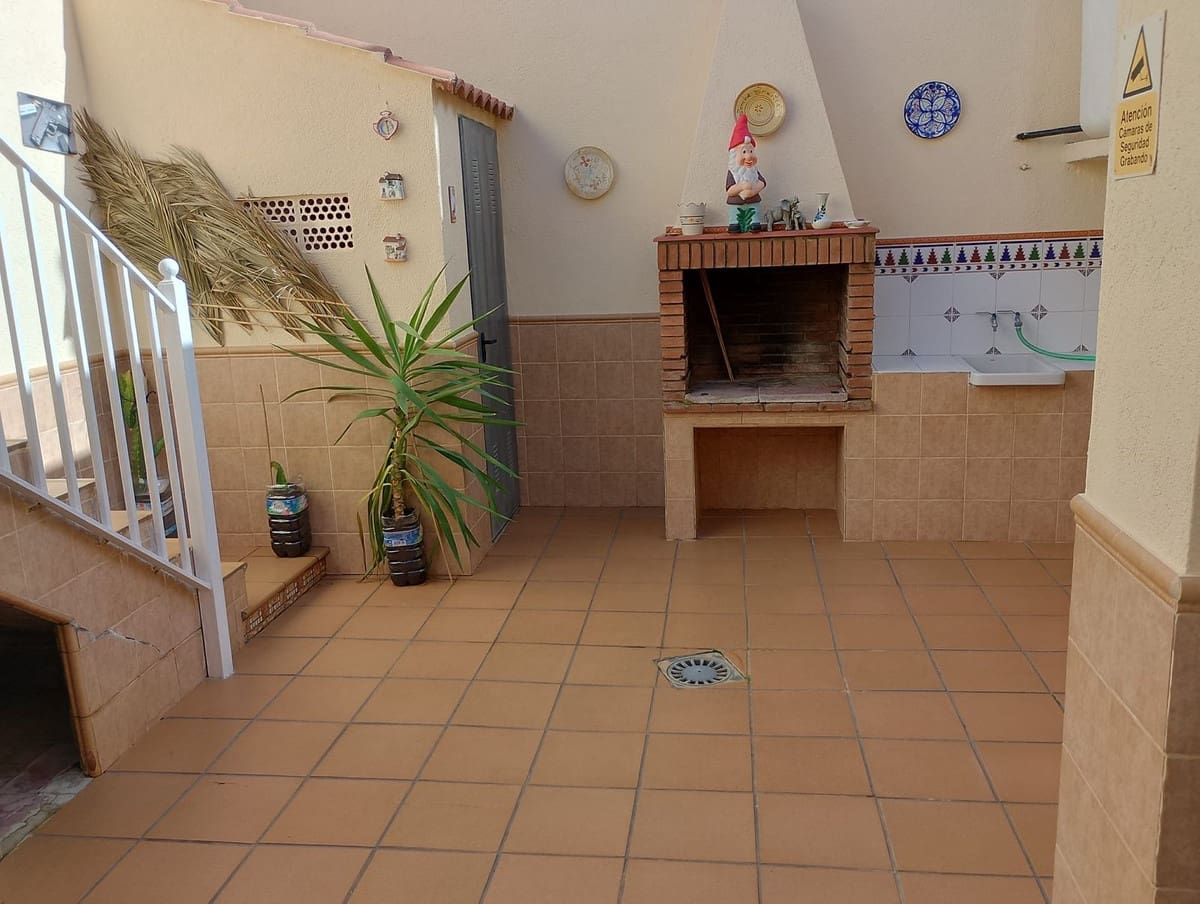 2 bedroom Villa for sale in Archidona with garage - € 189,000 (Ref: 8690622)