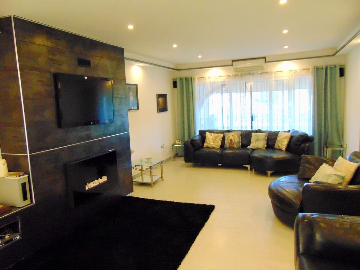 5 slaapkamer Commercieel te koop in Alhaurin el Grande met zwembad garage - € 850.000 (Ref: 8780572)