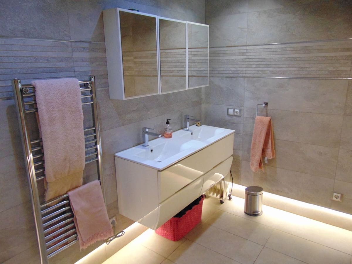 5 slaapkamer Commercieel te koop in Alhaurin el Grande met zwembad garage - € 850.000 (Ref: 8780572)