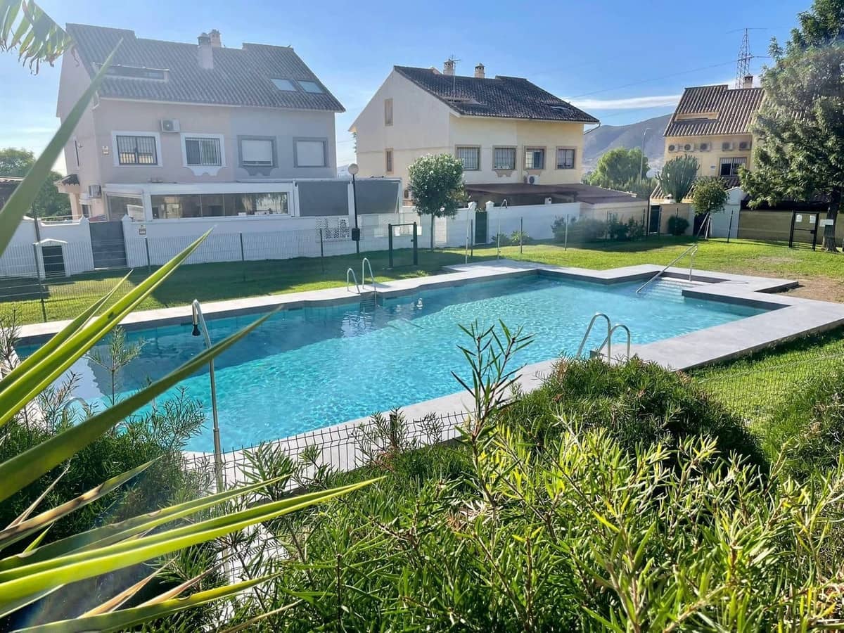 3 soveværelse Semi-Rækkehus til salg i Estacion de Cartama med swimmingpool garage - € 405.000 (Ref: 8866341)