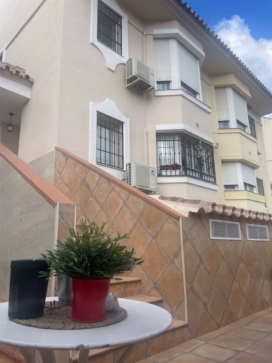 3 slaapkamer Halfvrijstaande villa te koop in Estacion de Cartama met zwembad garage - € 405.000 (Ref: 8866341)