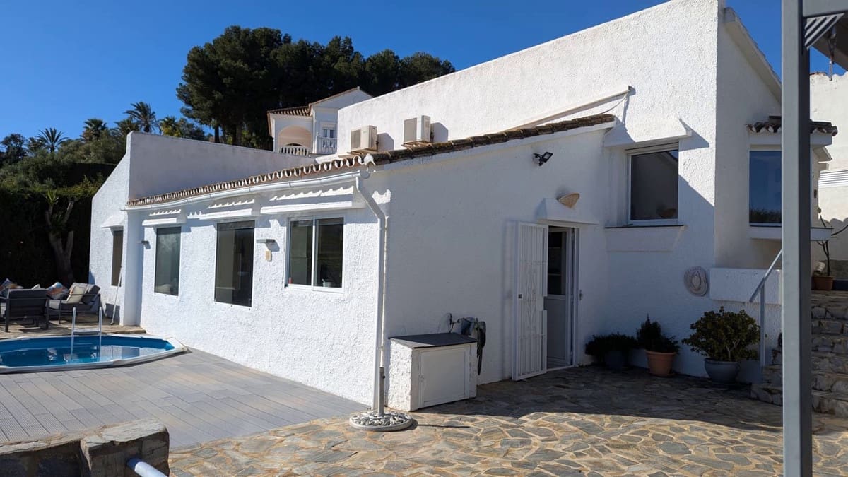 2 bedroom Villa for sale in Cerro del Aguila with pool garage - € 525,000 (Ref: 8868177)