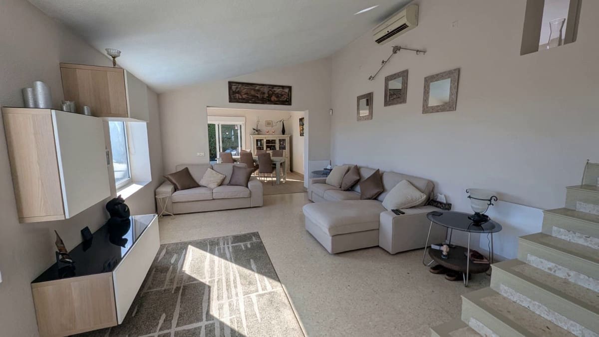 2 bedroom Villa for sale in Cerro del Aguila with pool garage - € 525,000 (Ref: 8868177)