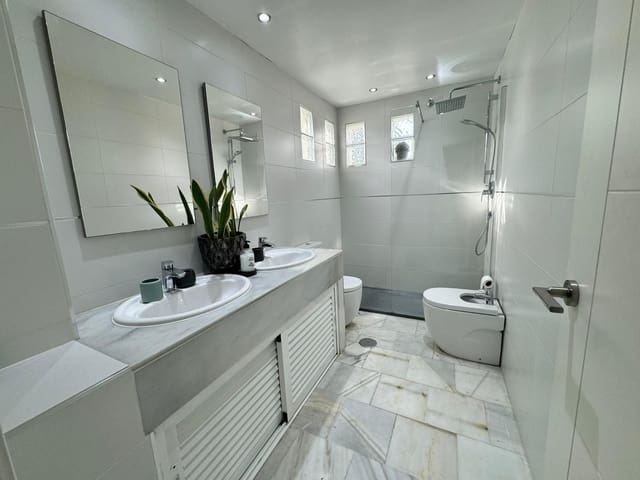 1 sypialnia Apartament na sprzedaż w Mijas Golf, Mijas z basenem garażem - 220 000 € (Ref: 8868327)